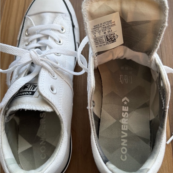 NWOT Converse Y2K Vibe -White Canvas Sneakers - Madison Padded Low Tops- Size 9 - Picture 6 of 12